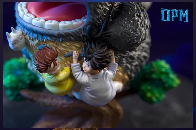 My Neighbor Totoro / Ghibli Desktop Series — holding an umbrella Totoro (OPM Studio) - 3